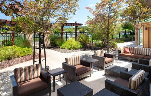 Courtyard by Marriott San Francisco Airport patio 2