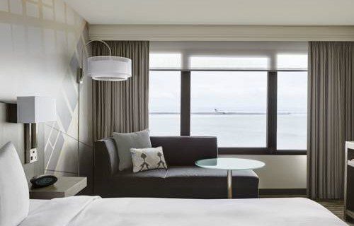 san-francisco-airport-marriott-waterfront-bedroom-3