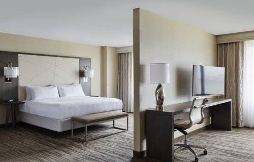 san-francisco-airport-marriott-waterfront-bedroom-suite-