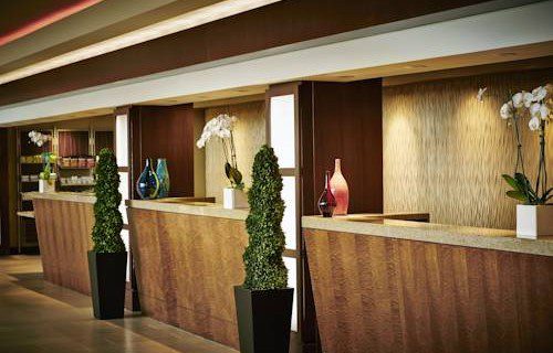 san-francisco-airport-marriott-waterfront-front-desk